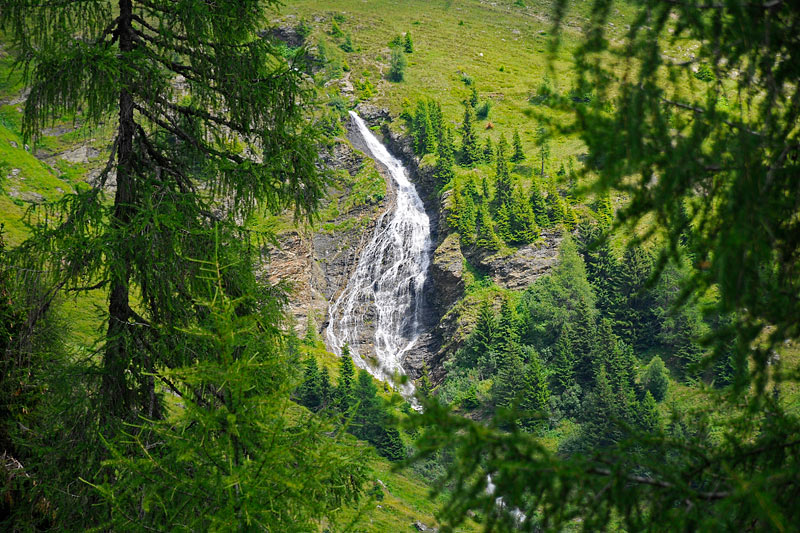 08-07-14-103518_03.jpg - Cascata... (ricorda un po' l'Acquacheta)